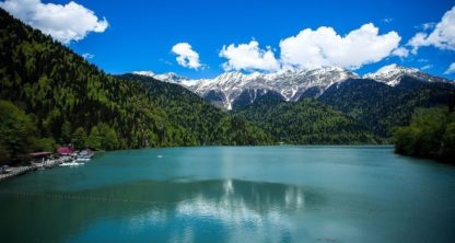 Озеро Рица в Абхазии.